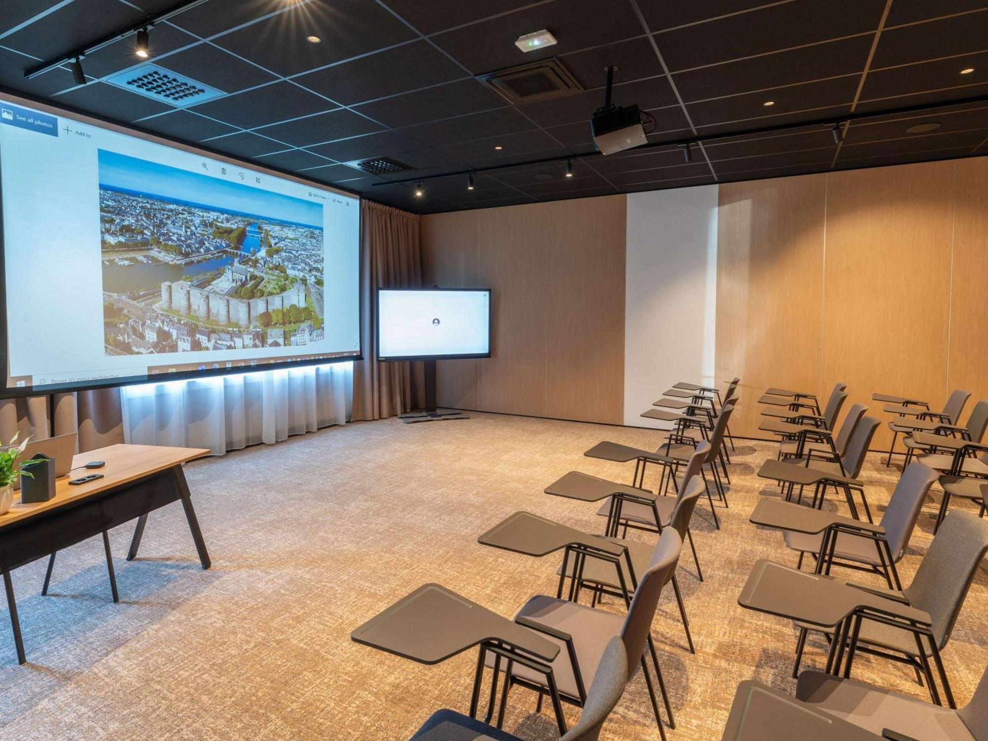 Novotel Angers Lac De Maine Екстериор снимка